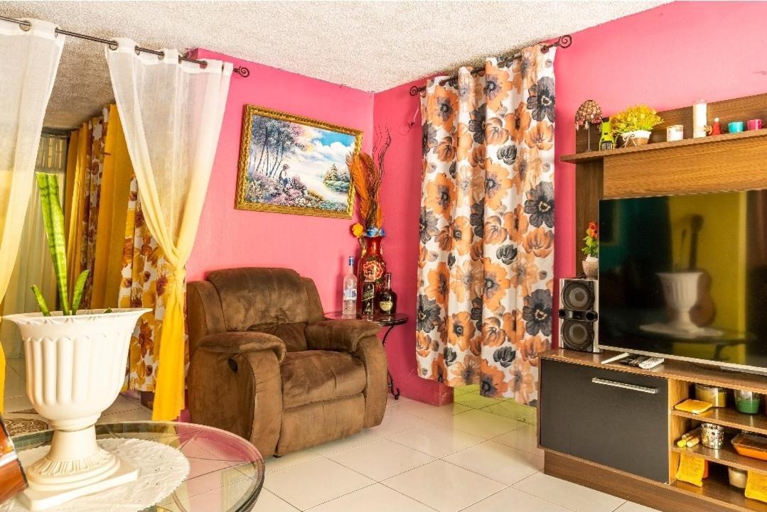 מונטגו ביי Colorful Private Room Oasis מראה חיצוני תמונה